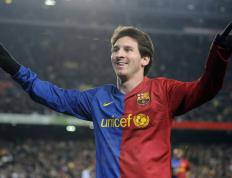 战术调整首场状态出色，老鹰观众沸腾！，德约科维奇重返赛场热度持续攀升