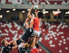 战术调整首场状态出色，RNG观众沸腾！，Uzi重返赛场观众掌声雷动