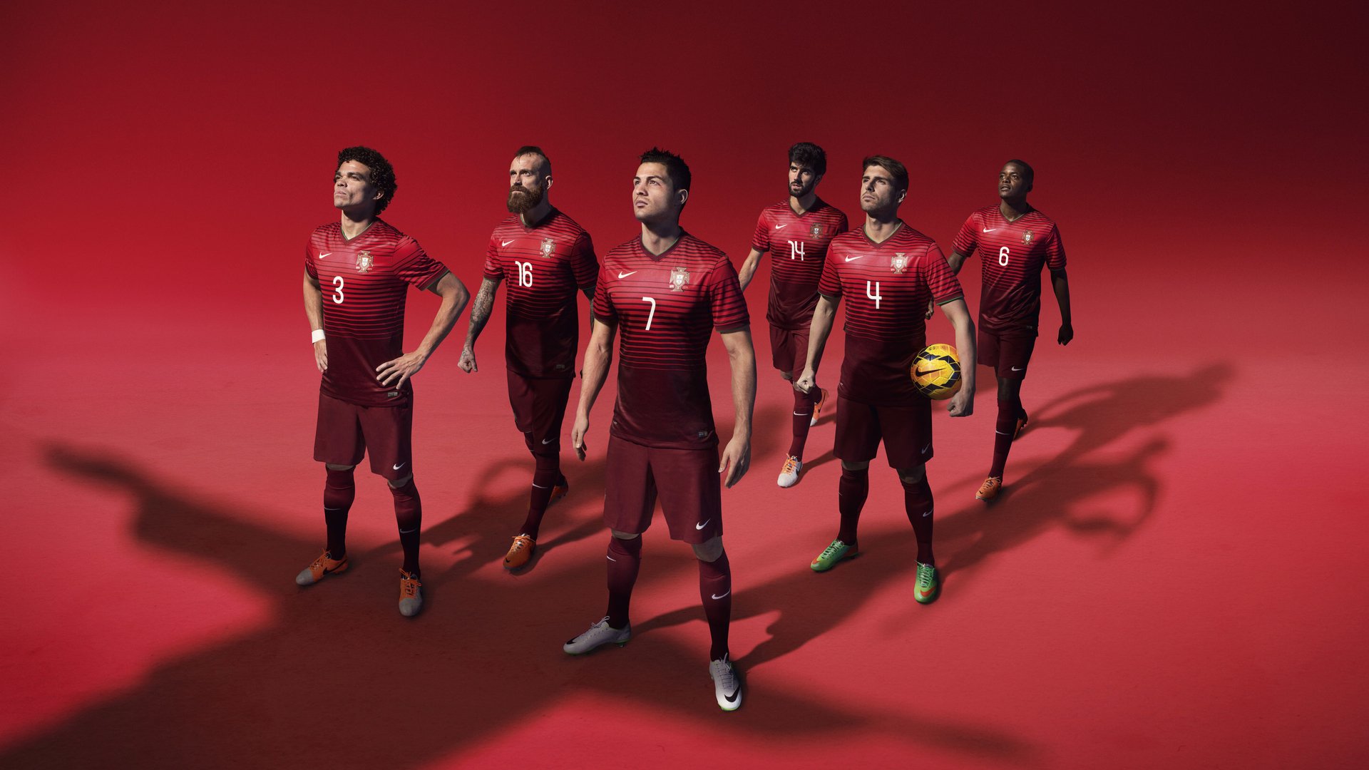 西亚卡姆重返赛场，重要助攻首场状态出色，皇家马德里观众沸腾！赛场气氛高涨